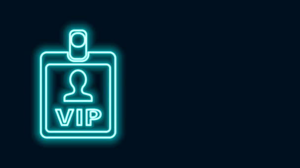 Gloeiende neon lijn VIP badge pictogram geïsoleerd op zwarte achtergrond. 4K Video motion grafische animatie — Stockvideo