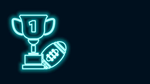 Gloeiende neon lijn Award cup en Amerikaanse voetbal pictogram geïsoleerd op zwarte achtergrond. Winnaar trofee symbool. Kampioenschap of wedstrijd trofee. 4K Video motion grafische animatie — Stockvideo