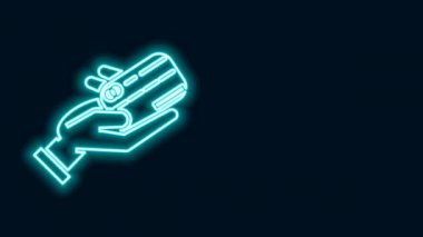 Siyah arka planda izole edilmiş kredi kartı ikonu olan parlayan neon hattı insan eli. Çevrimiçi ödeme. Kartla öde. Finansal operasyonlar. 4K Video hareketli grafik canlandırması