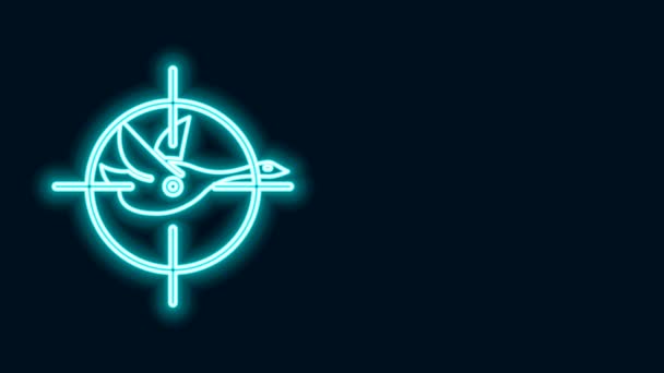 Glödande neon line Hunt på anka med hårkors ikon isolerad på svart bakgrund. Jaktklubbens logotyp med anka och mål. Gevärslins som siktar på en anka. 4K Video motion grafisk animation — Stockvideo