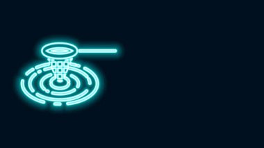 Siyah zemin üzerinde izole edilmiş su ikonunda parlayan neon hattı balıkçılık ağı. Balık oltası. 4K Video hareketli grafik canlandırması