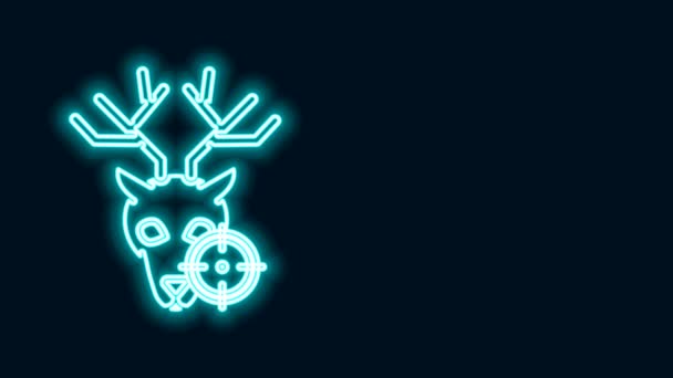 Glödande neon line Hunt på rådjur med hårkors ikon isolerad på svart bakgrund. Jaktklubbens logotyp med hjort och mål. En gevärslins som siktar på ett rådjur. 4K Video motion grafisk animation — Stockvideo