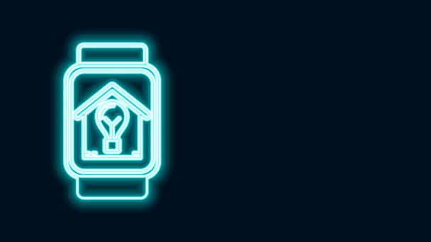 Ragyogó neon vonal Intelligens óra intelligens ház és villanykörte ikon elszigetelt fekete háttérrel. 4K Videó mozgás grafikus animáció — Stock videók