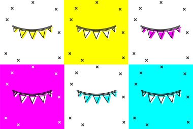 Renk arkaplanında bayrak simgesi olan karnaval çelenklerini ayarlayın. Doğum günü kutlaması için parti flamaları, festival dekorasyonu. Vektör.