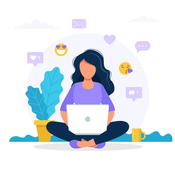 Mujer sentada con un portátil, iconos de las redes sociales. Ilustración del concepto vectorial en estilo plano — Vector de stock