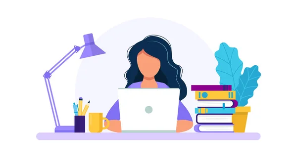 Mujer con portátil, estudiando o trabajando concepto. Mesa con libros, lámpara, taza de café. Ilustración vectorial en estilo plano — Vector de stock