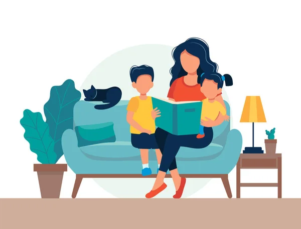 Ibu membaca untuk anak-anak. Keluarga duduk di sofa dengan buku. Ilustrasi vektor lucu dengan gaya datar - Stok Vektor