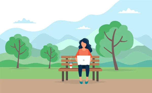 Γυναίκα με φορητό υπολογιστή κάθεται στον πάγκο στο πάρκο. Εικόνα έννοιας για freelance, εργασία, σπουδές, εκπαίδευση, εργασία από το σπίτι, υγιεινό τρόπο ζωής. Εικονογράφηση διάνυσμα σε επίπεδο στυλ — Διανυσματικό Αρχείο