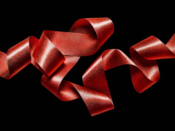 Крупним планом червона металева стрічка ізольована на чорному фоні — стокове фото