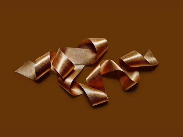 Крупним планом золота бронзова металева стрічка ізольована на бронзово-коричневому — стокове фото