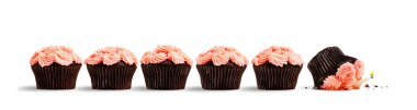 Mumlar ile cupcakes satır parçalanmış cupcake