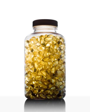 Balık yağı omega 3 ve D vitamini dolu şişe ile Amber kızdırma