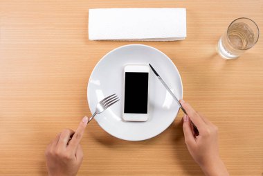 Akıllı telefonla yiyin