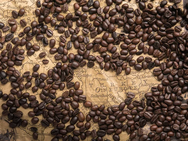 Concetto di chicchi di caffè sulla mappa della Turchia . — Foto Stock