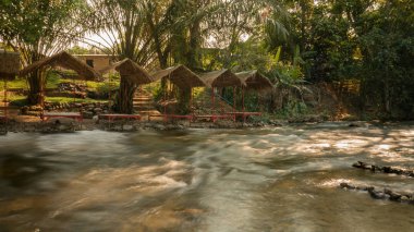 Tayland dere boyunca Restoran