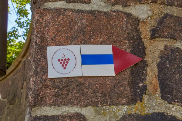 Sakson şarap izi sembolü
