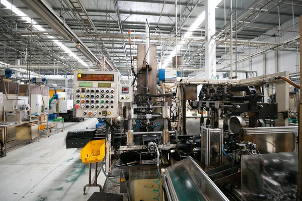 Pnömatik Ekipman Hidrolik Sistemli Makine Parçası Elektrik Parçası Endüstriyel Fabrikada — Stok fotoğraf