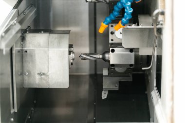 Pnömatik ekipman ve hidrolik sistemli makine parçası, elektrik parçası ve endüstriyel fabrikada üretim için mekanik cihaz.