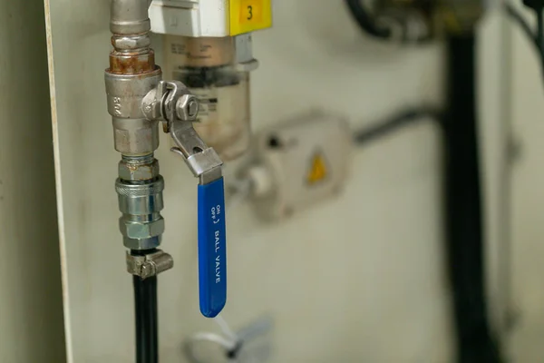 Pnömatik Ekipman Hidrolik Sistemli Makine Parçası Elektrik Parçası Endüstriyel Fabrikada — Stok fotoğraf