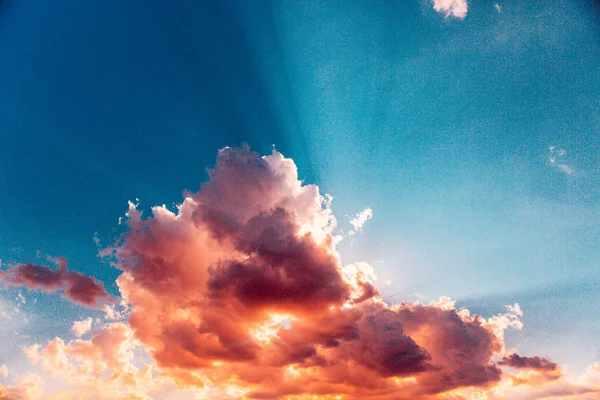 Incredible Pink Peach Sunset Skywith Sun Clouds — Stock Photo, Image