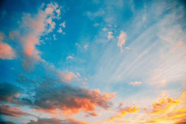 Απίστευτο Ηλιοβασίλεμα Ουρανό Σύννεφα Και Ήλιο — Φωτογραφία Αρχείου