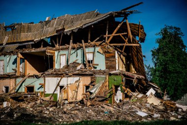 Dağlarda eski bir ev