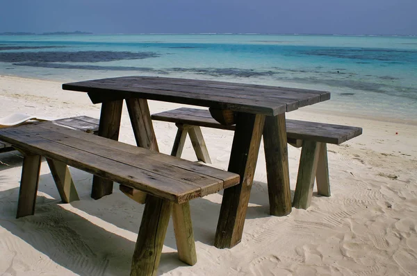 Toeristische Tafel Picnic Island Buurt Van Maafushi Island Maldives — Stockfoto