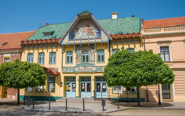 Skalica のメイン広場の歴史的建築物 Zahorske 博物館の建物 — ストック写真