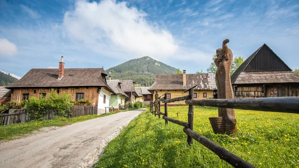 Vlkolinec, Slovakya. İyi korunmuş ahşap ülke ile Unesco miras köy evleri, eski mimari, Slovakya