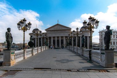 Makedonya Arkeoloji Müzesi ve Üsküp, Kuzey Makedonya şehir merkezinde medeniyetler köprüsü