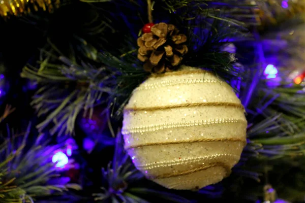 White handmade ornament hanging on a Christmas tree — Stock Photo, Image