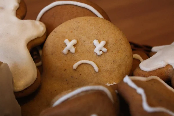 Sad gingerbread man in the woven basket — Stock Photo, Image