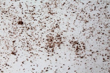 Beyaz masa üzerinde kakao tozu ile soyut arka plan