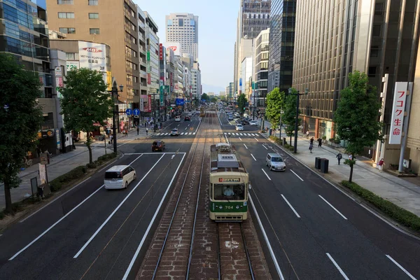 2020年8月5日 日本广岛 广岛电车 Hiroden 穿过夏威夷街 — 图库照片