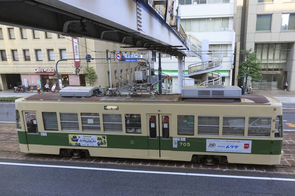 2020年8月5日 日本广岛 广岛电车 Hiroden 穿过夏威夷街 — 图库照片