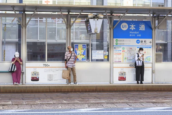 Agosto 2020 Hiroshima Japón Gente Espera Tranvía Hiroshima Hiroden Estación — Foto de Stock