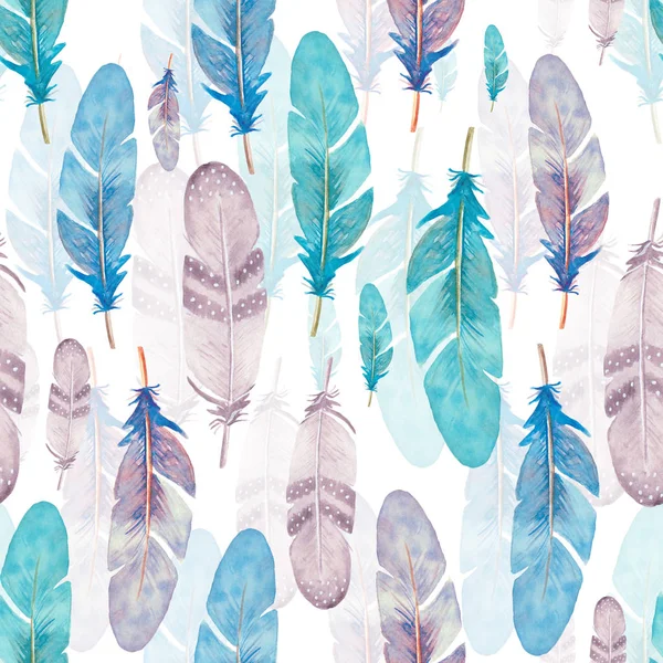 İzole suluboya tüyleri ile dikişsiz desen. El boyaması renkli tüyler.