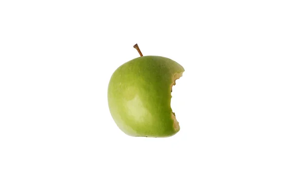 Ugryziony zielone jabłko na białym tle ze ścieżką przycinającą. — Zdjęcie stockowe