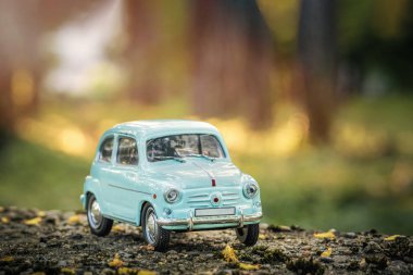 Retro araba modeli doğada açık havada