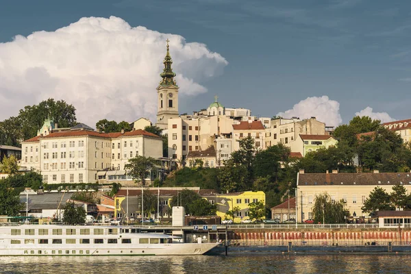 Sava Nehri'nden Belgrad'ın eski şehir manzarası