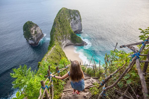 Manta Bay vagy Kelingking Beach a Nusa Penida szigeten, Balin, Indonéziában — Stock Fotó