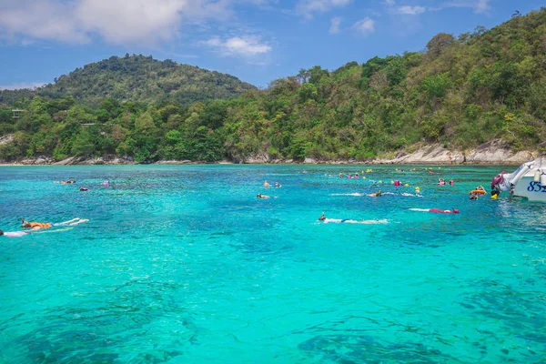 Snorkeling on Racha island, Phuket Province, Thailand — Stock Photo, Image