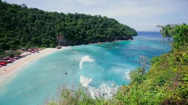 Tropik Cennet plaj dalga ile üstten görünüm — Stok video