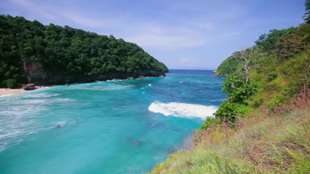 Vista dall'alto della spiaggia paradisiaca tropicale con onda — Video Stock