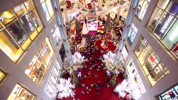 Kuala Lumpur, Malaysia, 8. Dezember 2018 Weihnachtsdekoration in Einkaufszentrum — Stockvideo