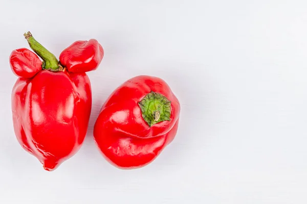 Trendy ugly organic farm vegetables - sweet bell peppers with mutations — Stock Photo, Image