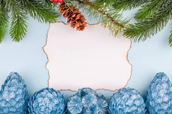 Biglietto di auguri in bianco nelle decorazioni di Capodanno, concetto di lettera di celebrazione di Natale — Foto Stock