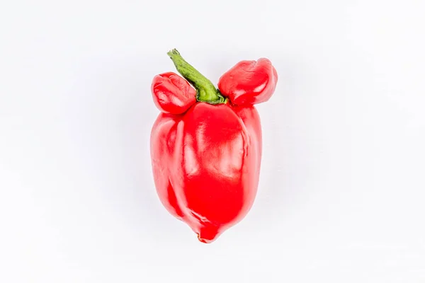 Red sweet bell pepper with mutations - trendy ugly organic farm vegetable — Stock Photo, Image