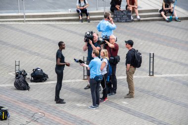 NOVA, ırkçılığa karşı Özgürlük Yürüyüşü 'nün COO-ORGANIZER' ını yendi. Vancouver BC Kanada 19 Haziran 2020  