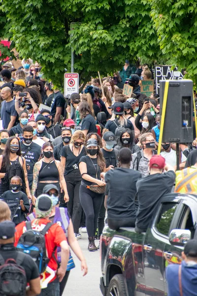 Antirasszista Tüntetők Menetelnek Fekete Életek Támogatásáért Vancouverben Kanada Június 2020 — Stock Fotó